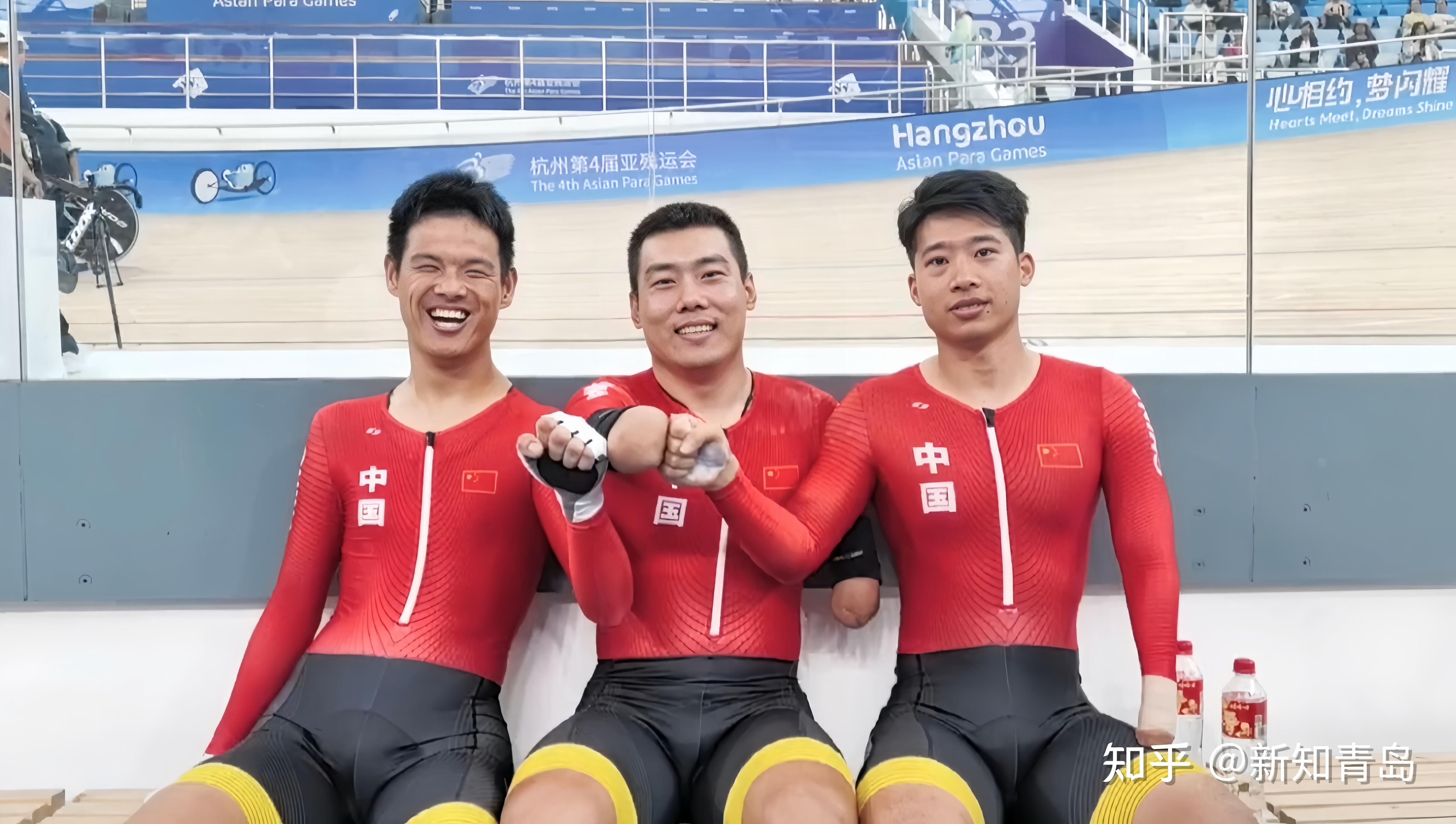 场上选手拼尽全力，书写拼搏、品味胜利