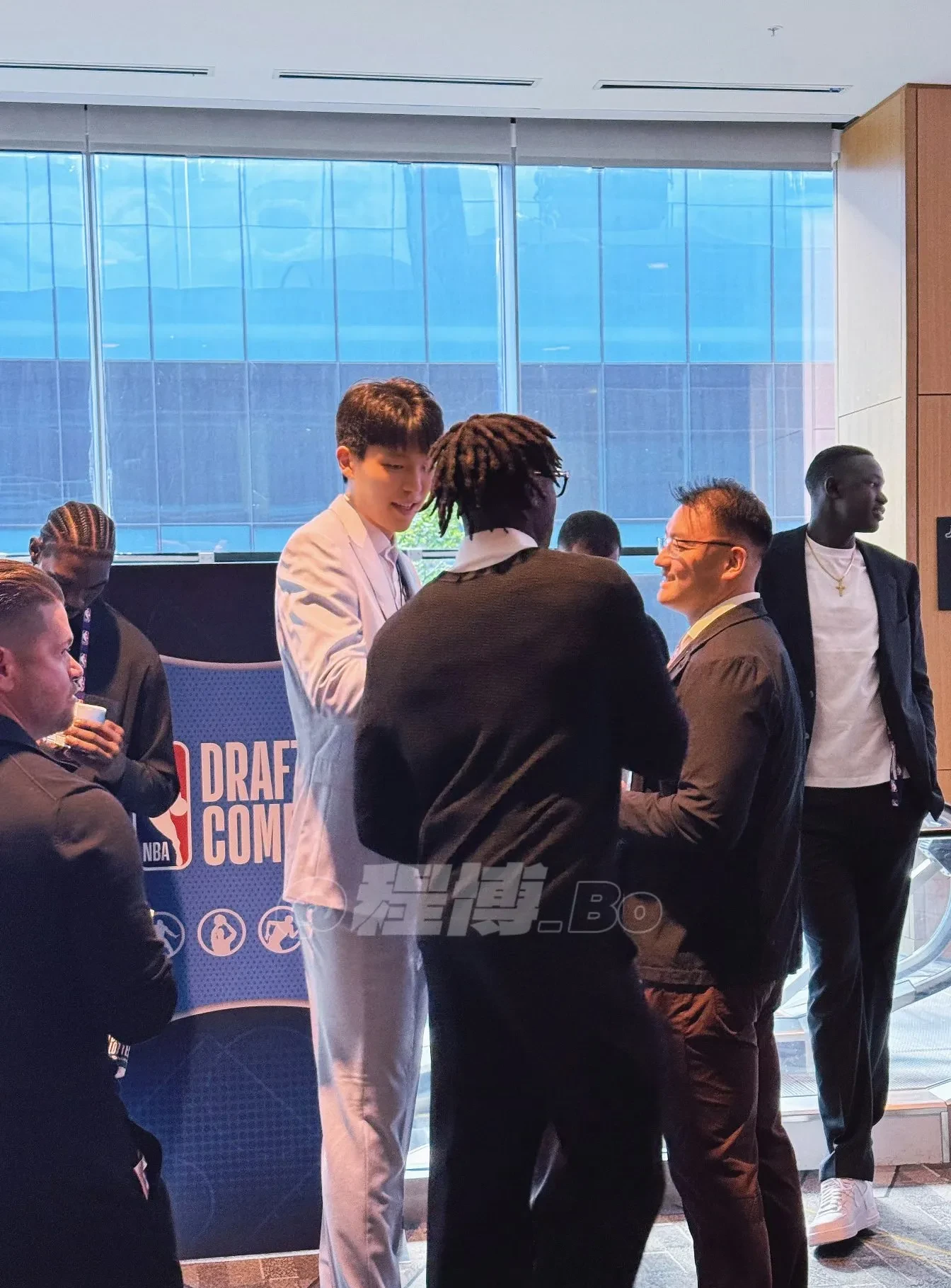 NBA选秀大会状元秀现身集训