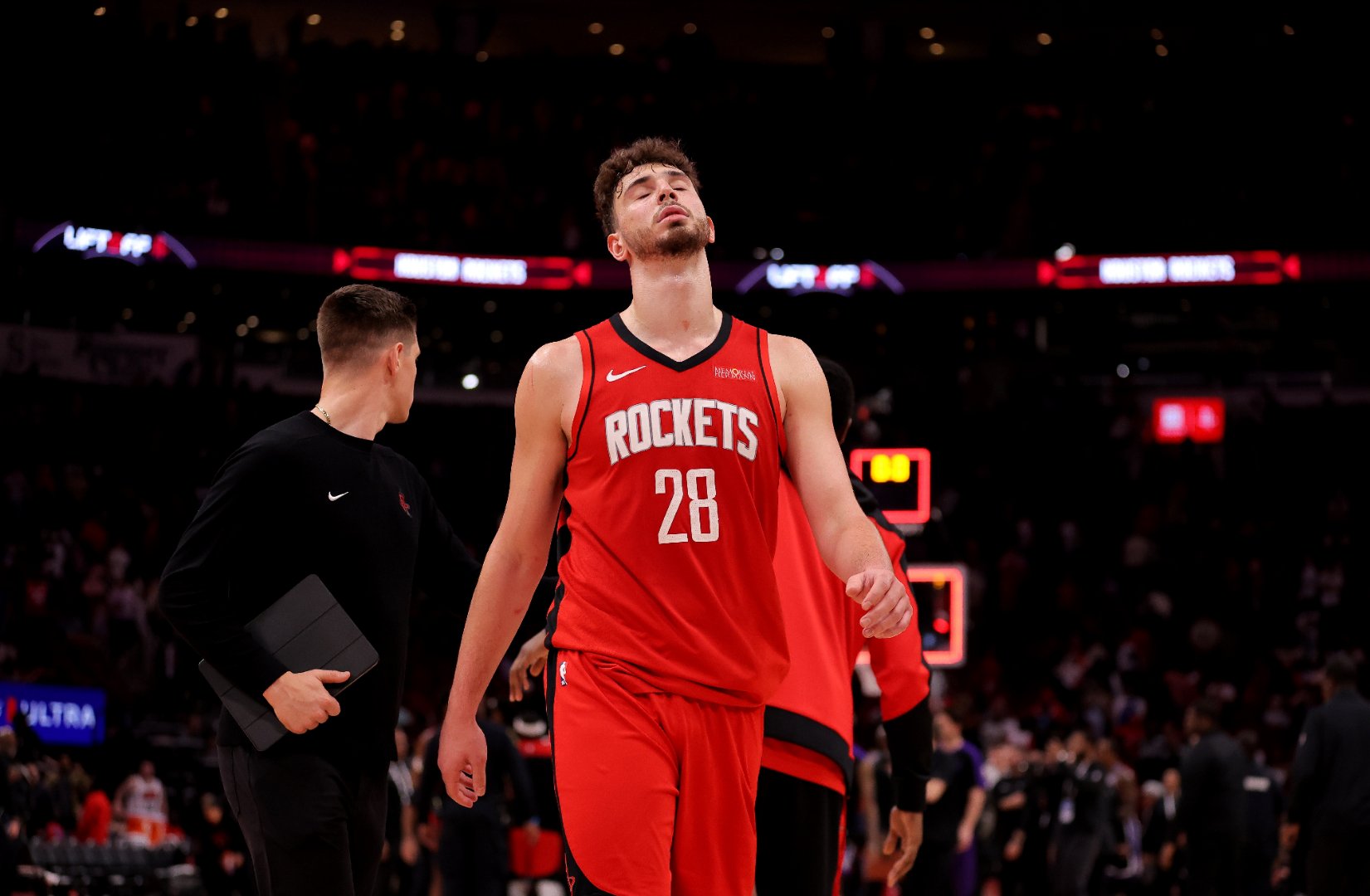 蒂伊通犯规，火箭三分全场失准不敌篮网的简单介绍