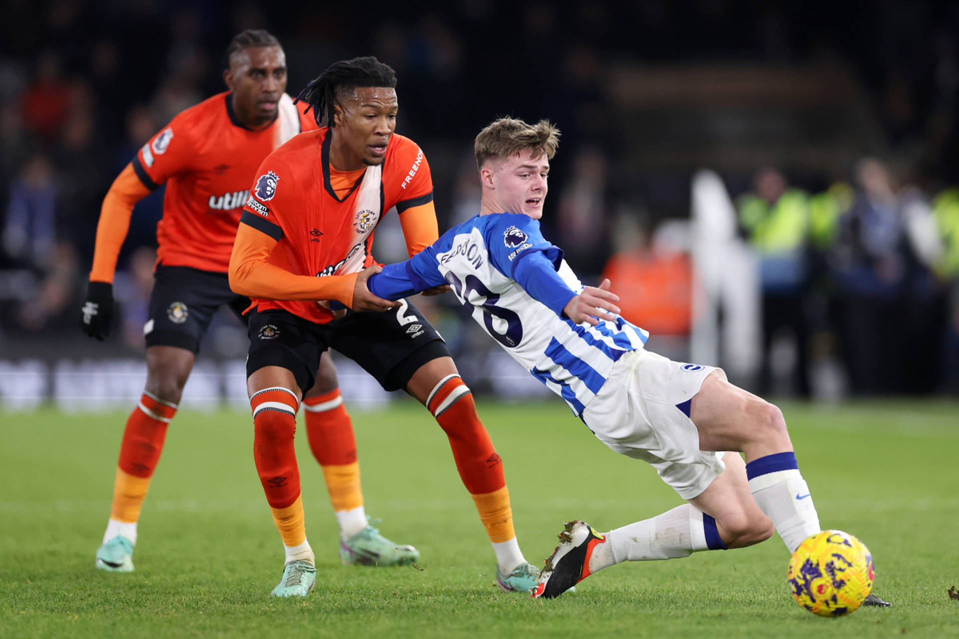 卢顿主场告负，遭遇客场铁桶防守