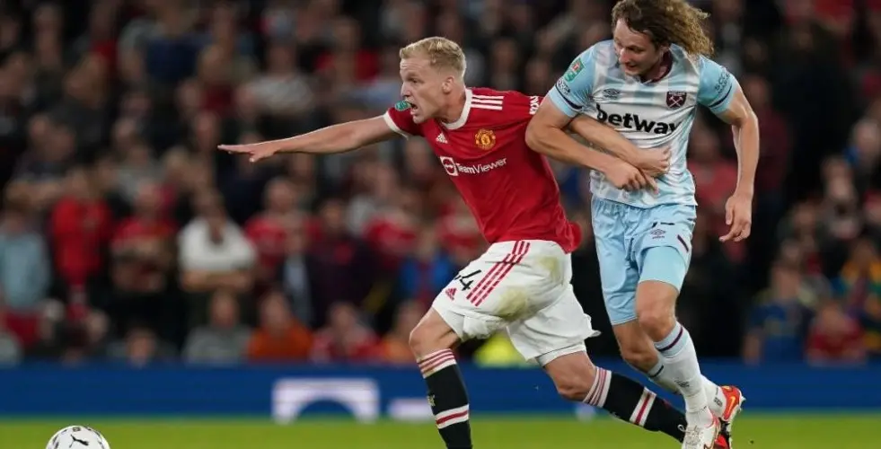 包含荷兰国脚受伤缺席，球队补位方案待定的词条