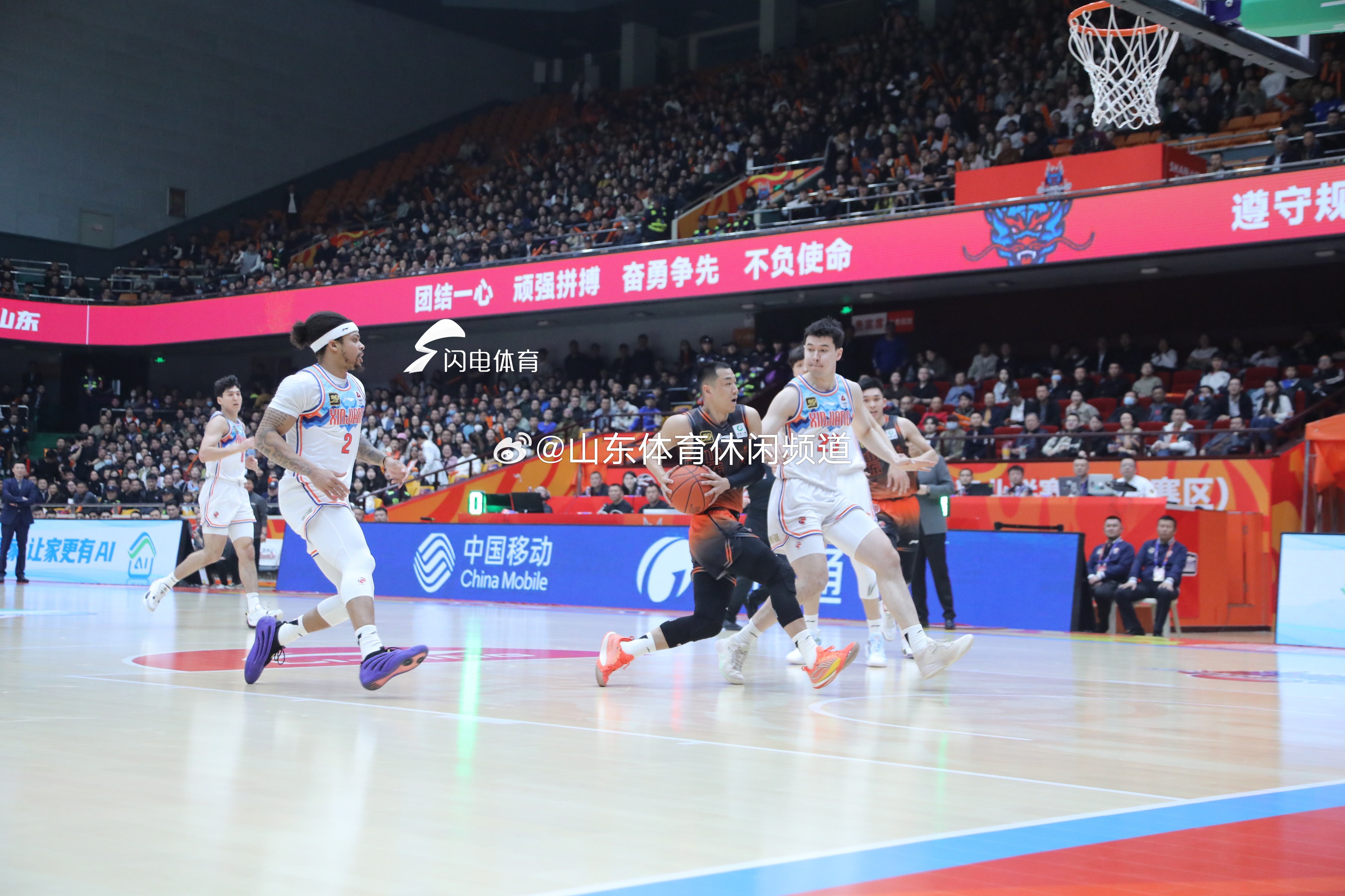 北京首钢豪取连胜，状态火爆继续领跑