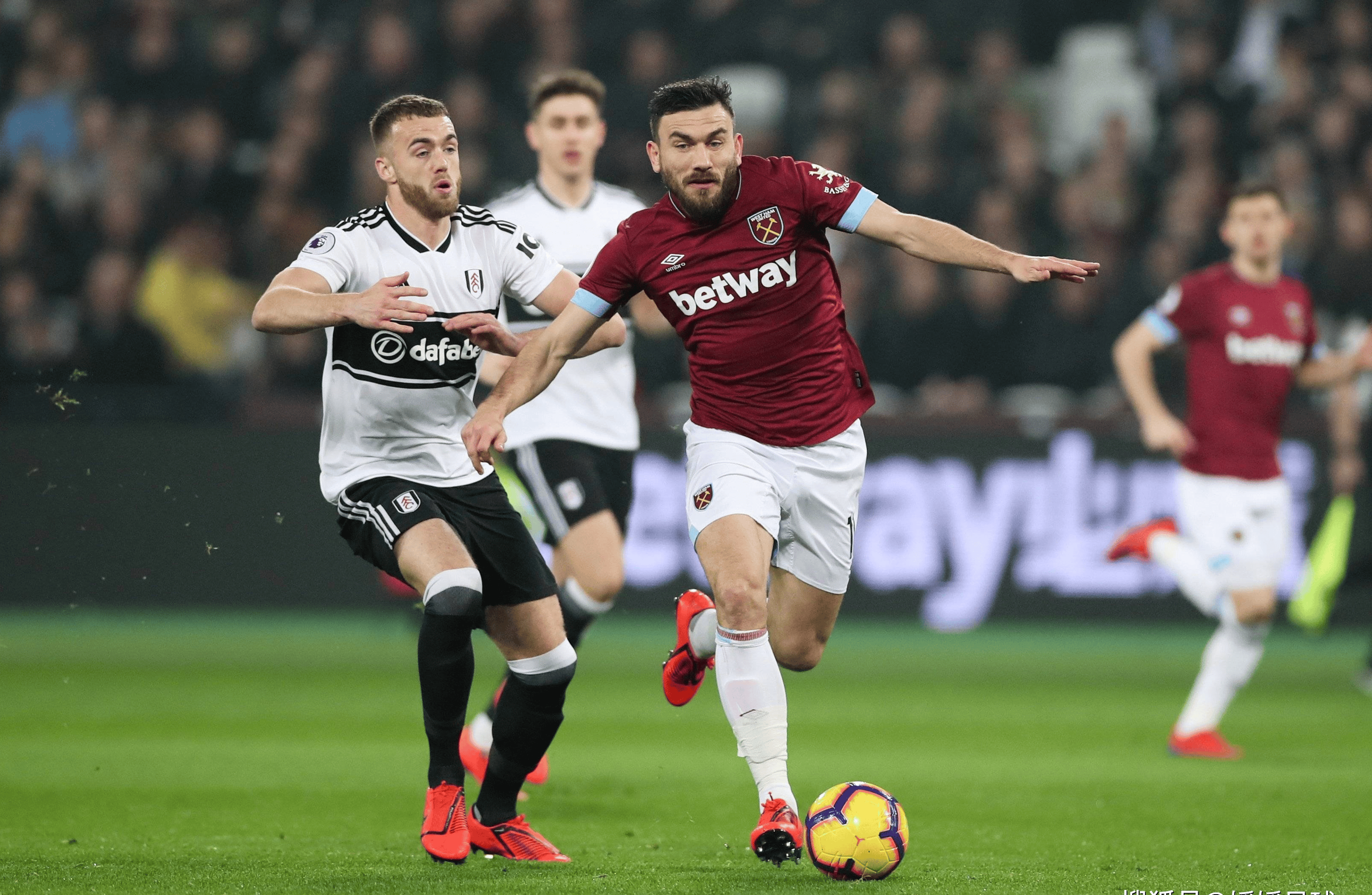 热刺球员发挥出色,助球队赢得激烈比赛的简单介绍 热刺球员发挥出色,助球队赢得激烈比赛的简单介绍