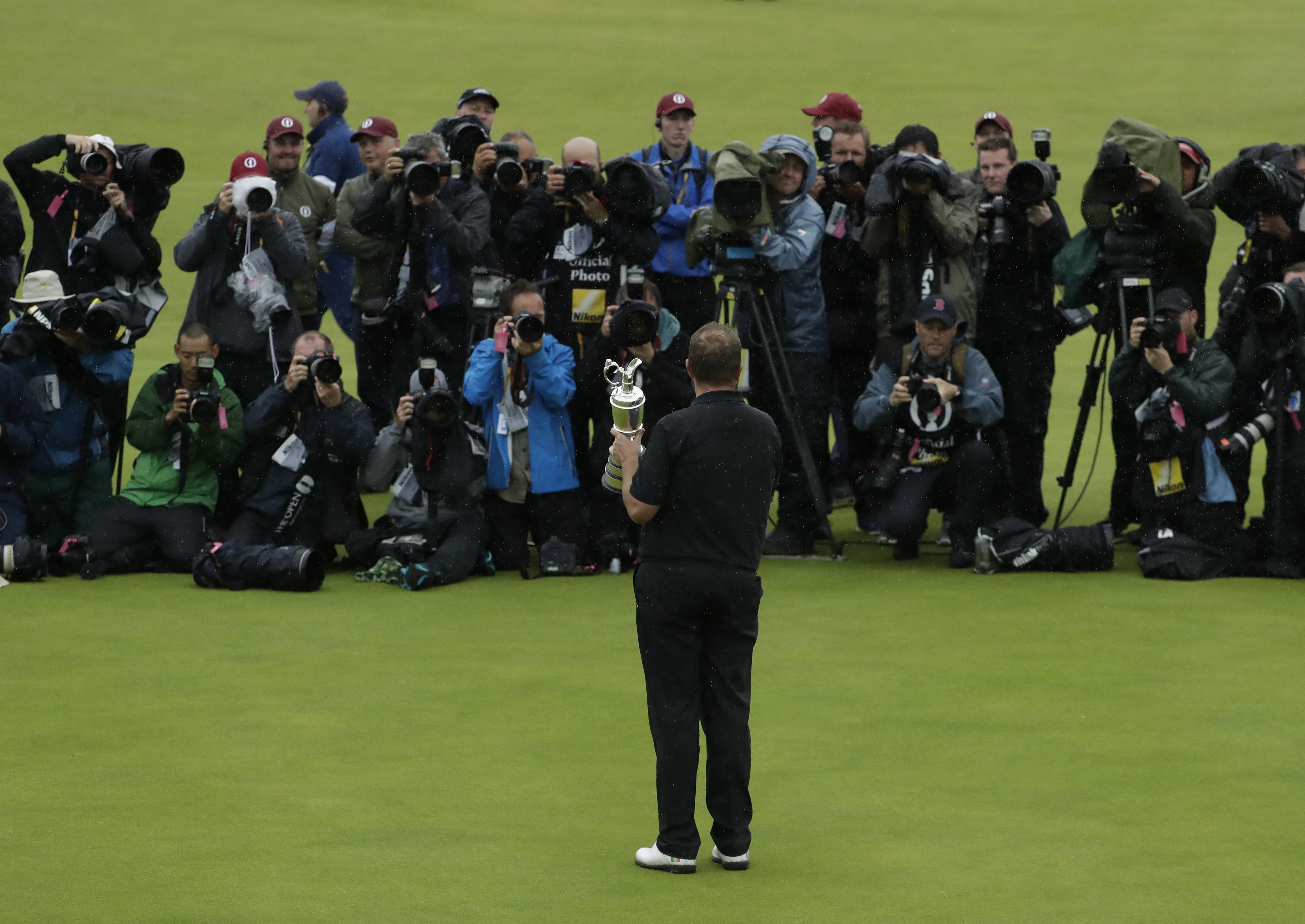 爱尔兰田径选手速度惊人，轻松夺冠
