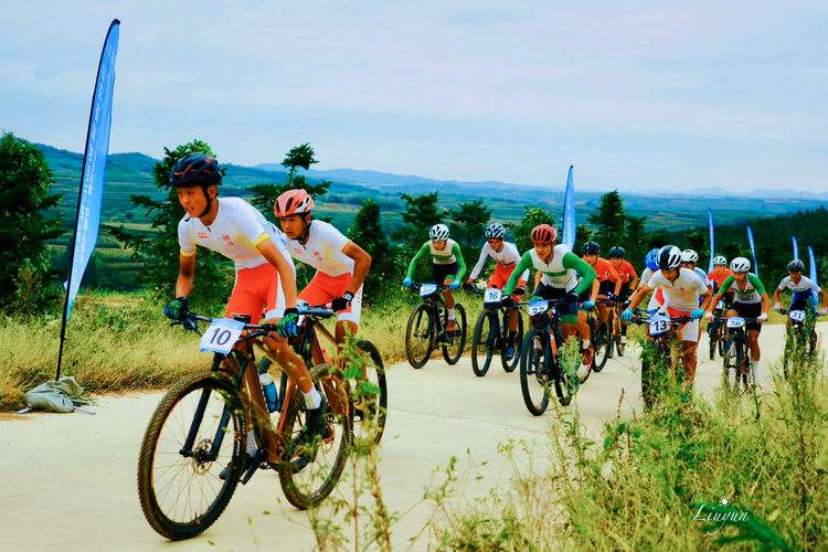 瑞士选手获得自行车女子山地冠军