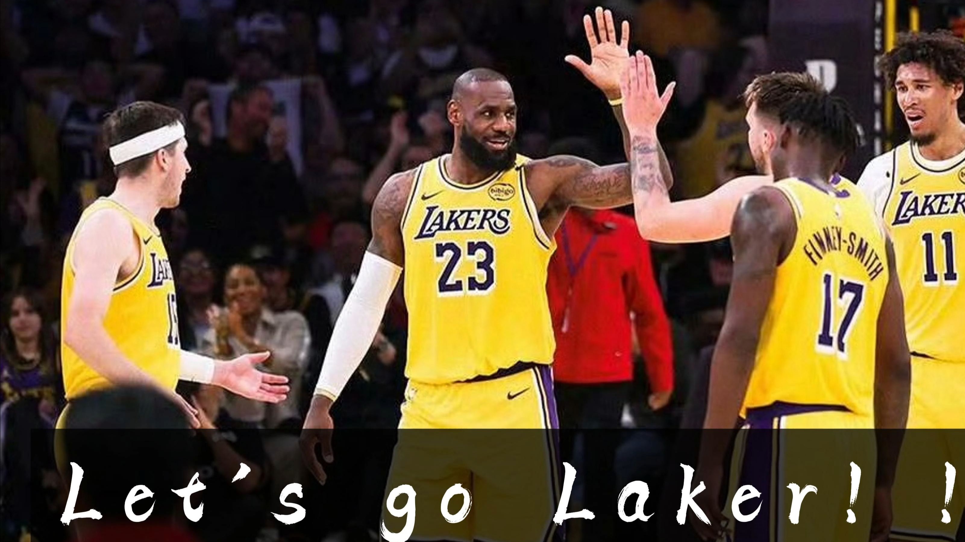 快船球迷欢呼雀跃,主场战胜湖人 快船球迷欢呼雀跃,主场战胜湖人