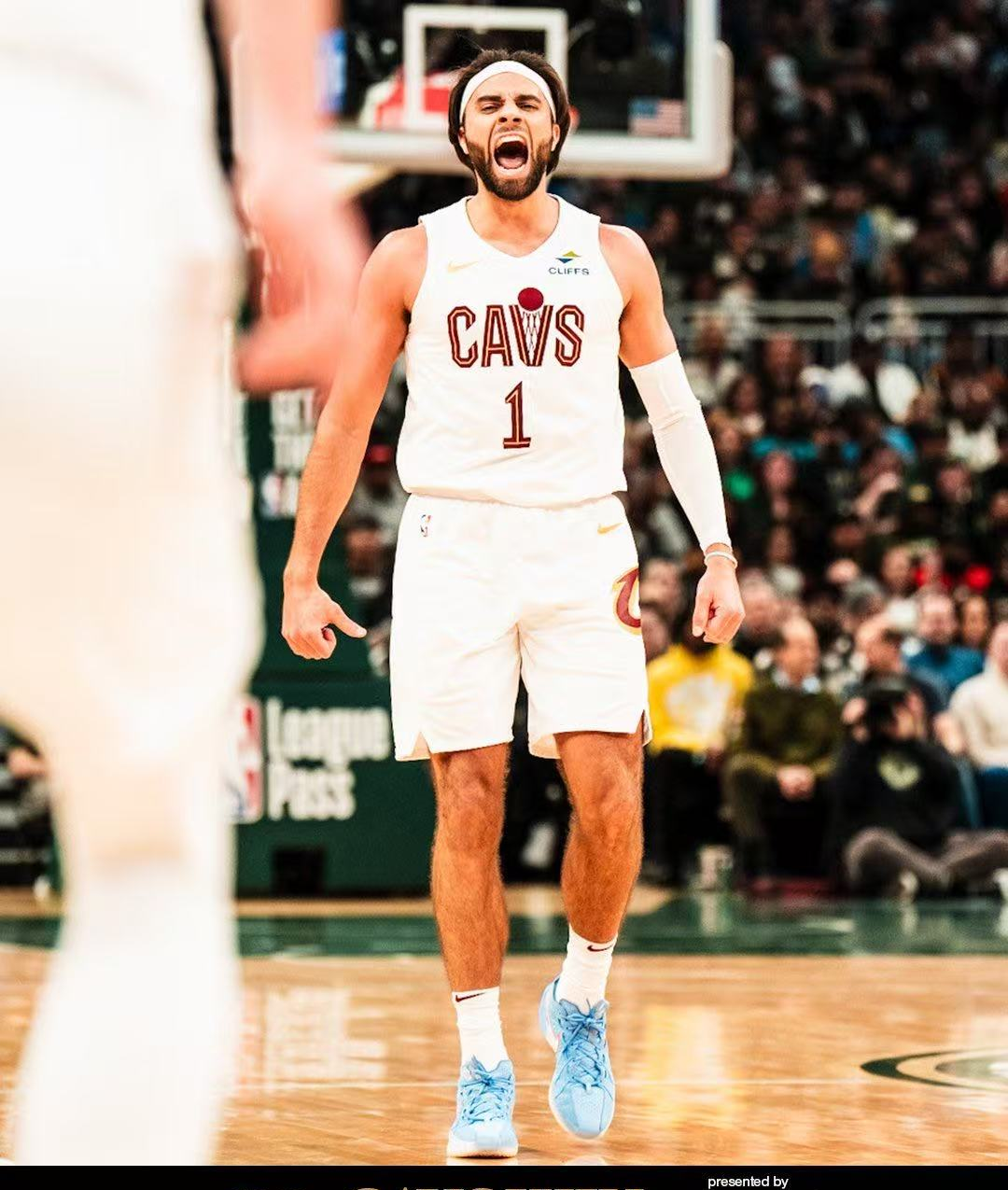 开拓者擒雄鹿，唐斯罚球雪藏