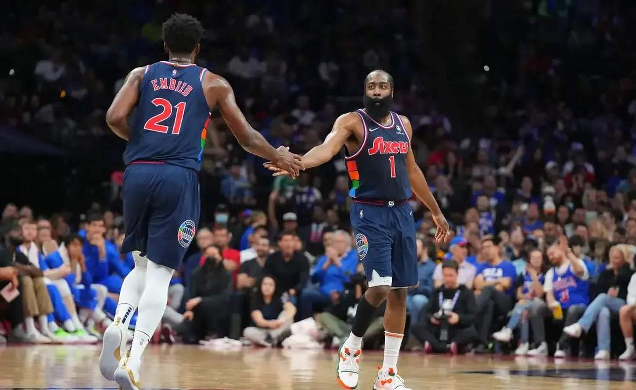 灰熊逆转雄鹿,守住季后赛希望 灰熊逆转雄鹿,守住季后赛希望