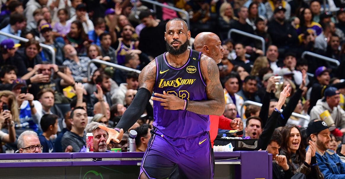 詹姆斯单节15分，湖人胜开拓者