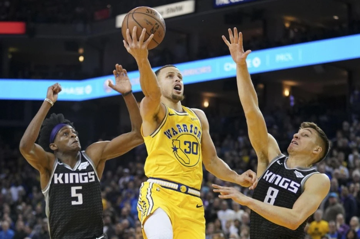 湖人轻取雄鹿,领跑西部榜首 湖人轻取雄鹿,领跑西部榜首