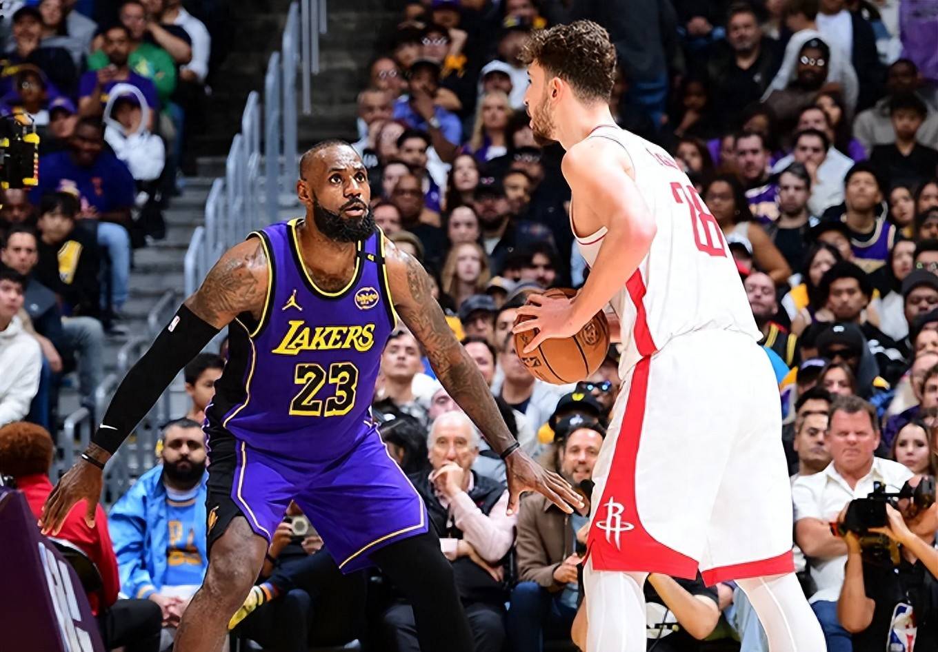 包含火箭主场力克鹈鹕，豪取第四连胜的词条