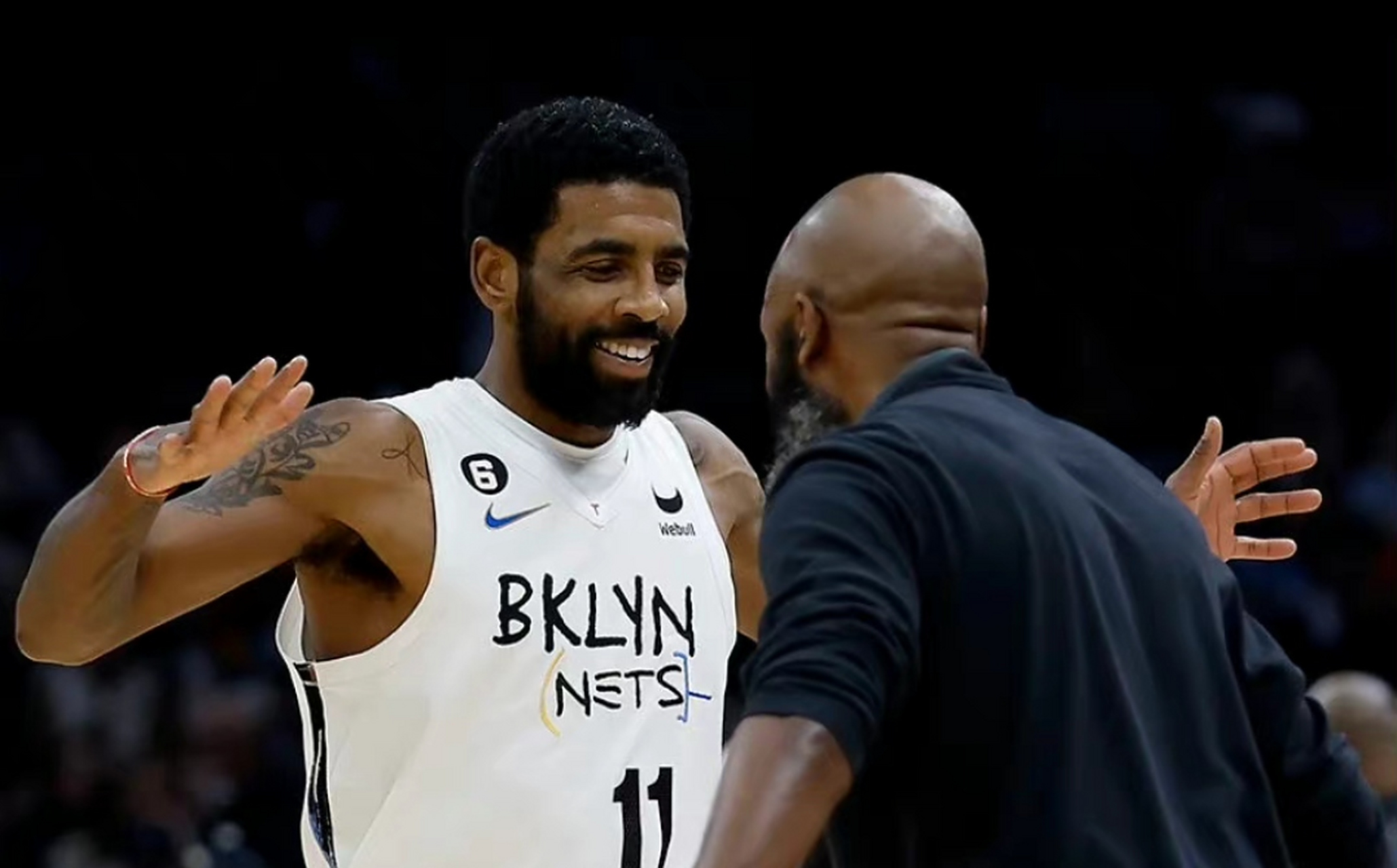 篮网轻松击败老鹰，取得胜利