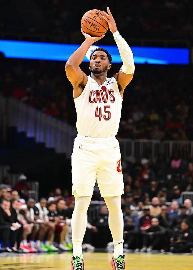 爵士双杀国王，米切尔再砍30+