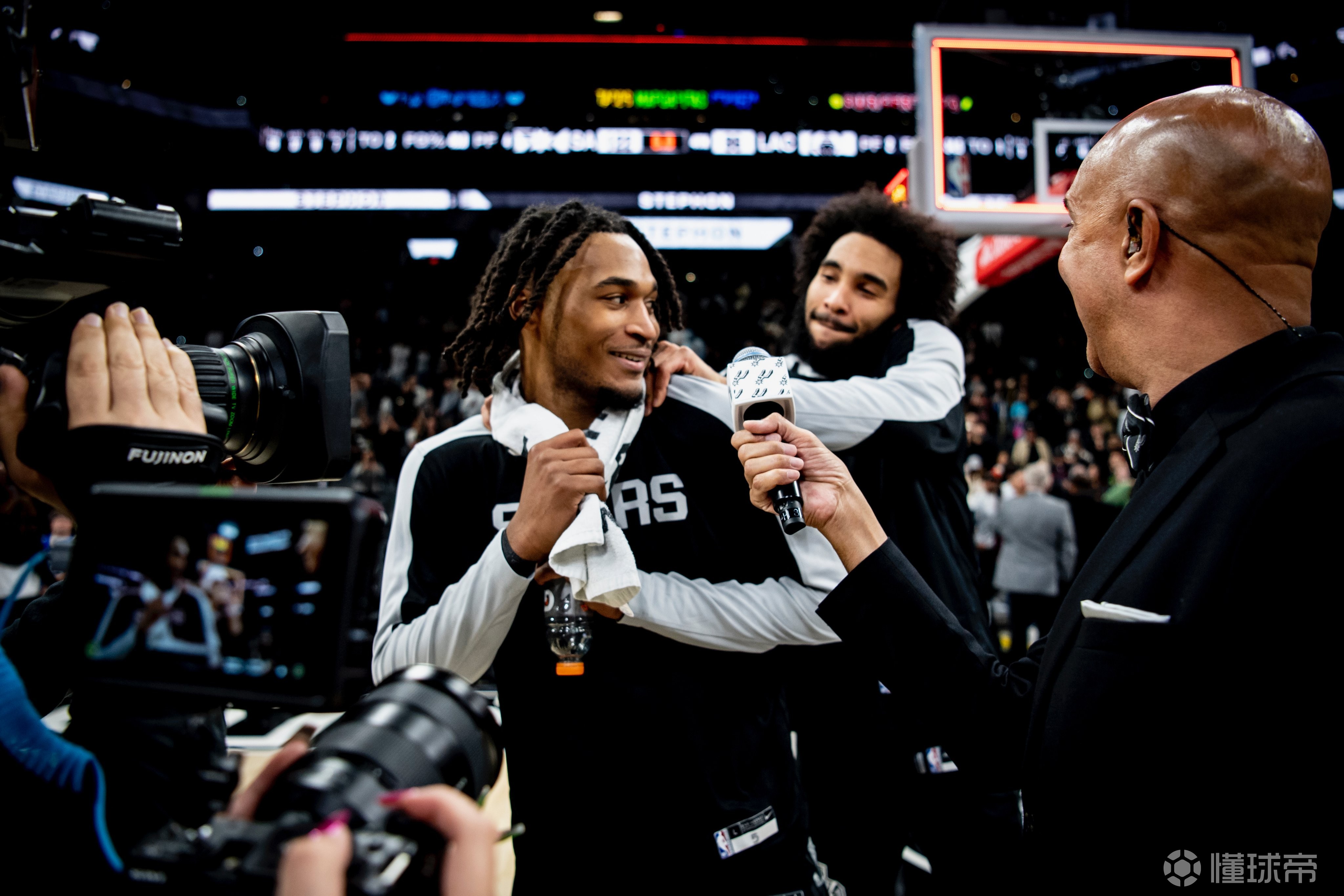 快船客场大胜马刺，取得三连胜