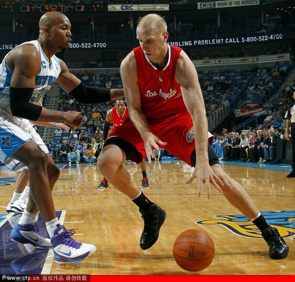 猛龙主场险胜黄蜂,保持不败 猛龙主场险胜黄蜂,保持不败