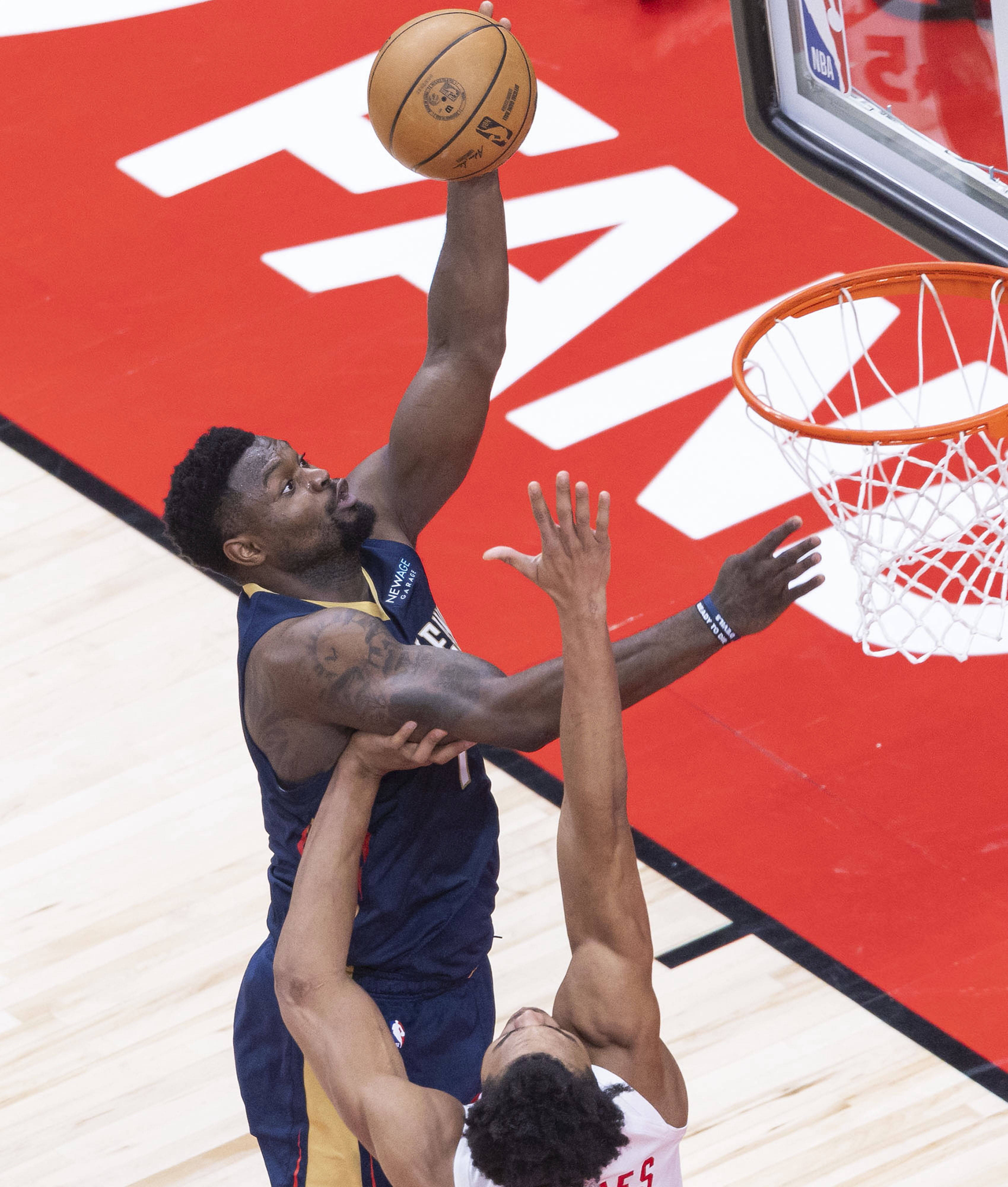 猛龙主场险胜黄蜂,保持不败 猛龙主场险胜黄蜂,保持不败