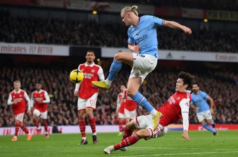 里昂翻盘阿森纳，哈兰德爆发神勇的简单介绍