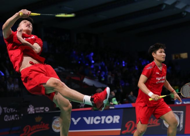 包含马来西亚队力克印尼队，黄鸭组合关键制胜的词条